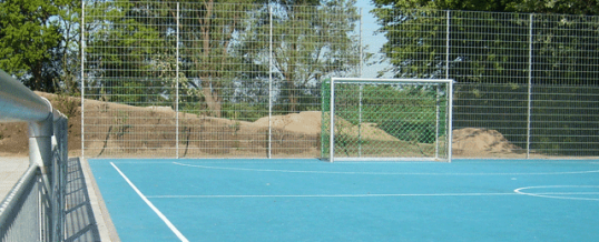 Ballfangzäune, Barrieren und Sportstättenabsicherung von DRAHT-WERNER